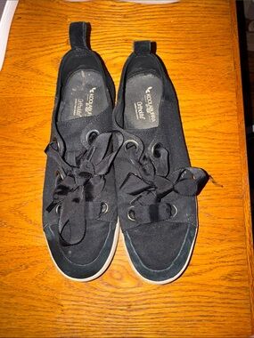 Koolaburra by Ugg Black Canvas Ribbon-Lace Slip-On Sneakers SZ. 7.5
